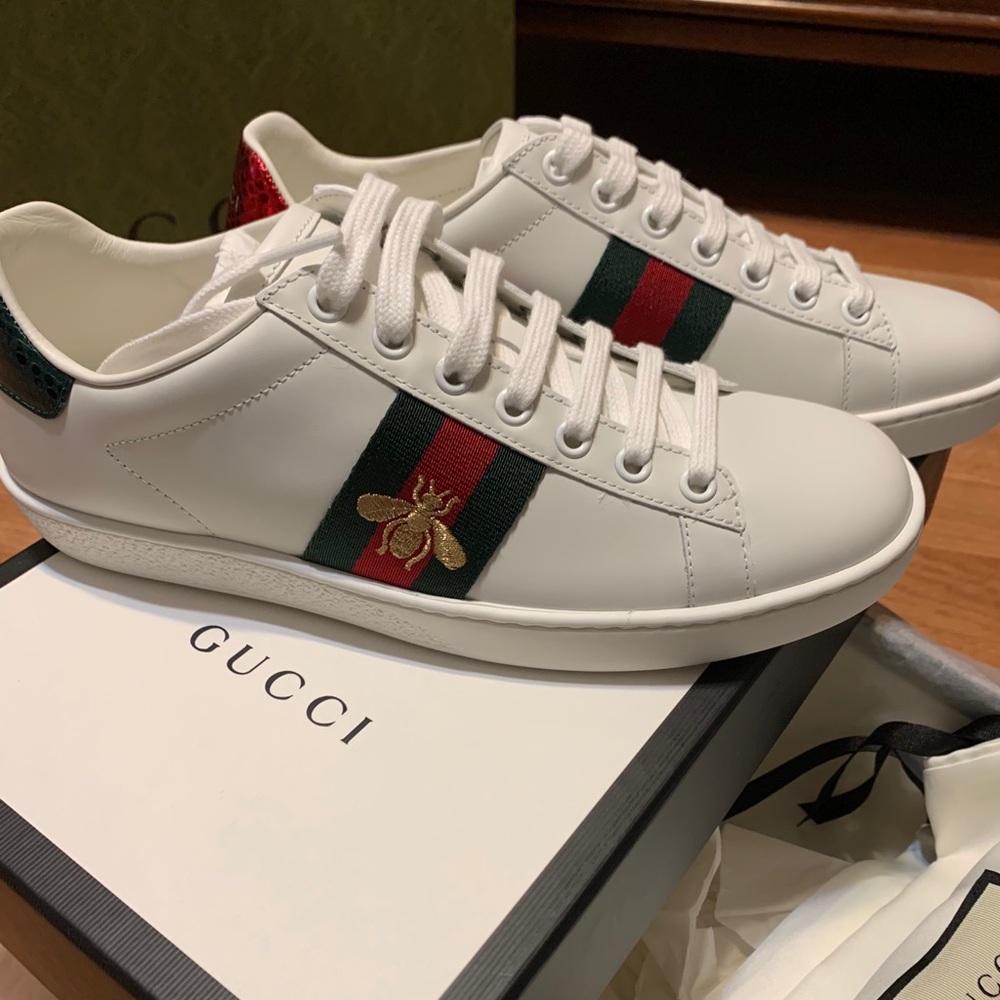 Authentic Gucci Ace sneaker with bee